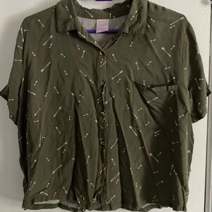 No Boundaries Olive Arrow Print Shirt